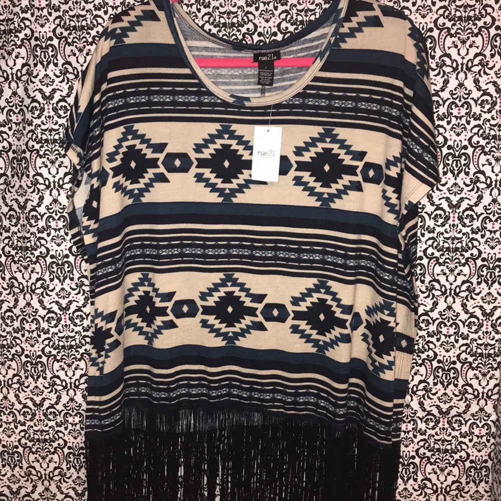 🌼🌸 NWT Fringe Blouse 🌺🌼